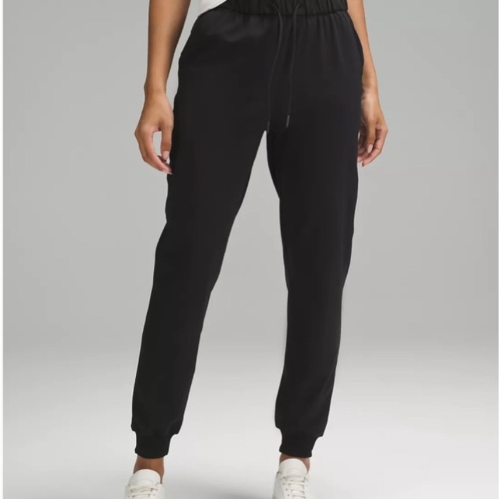 Lululemon Women's sz 6 Stretch High Rise Jogger